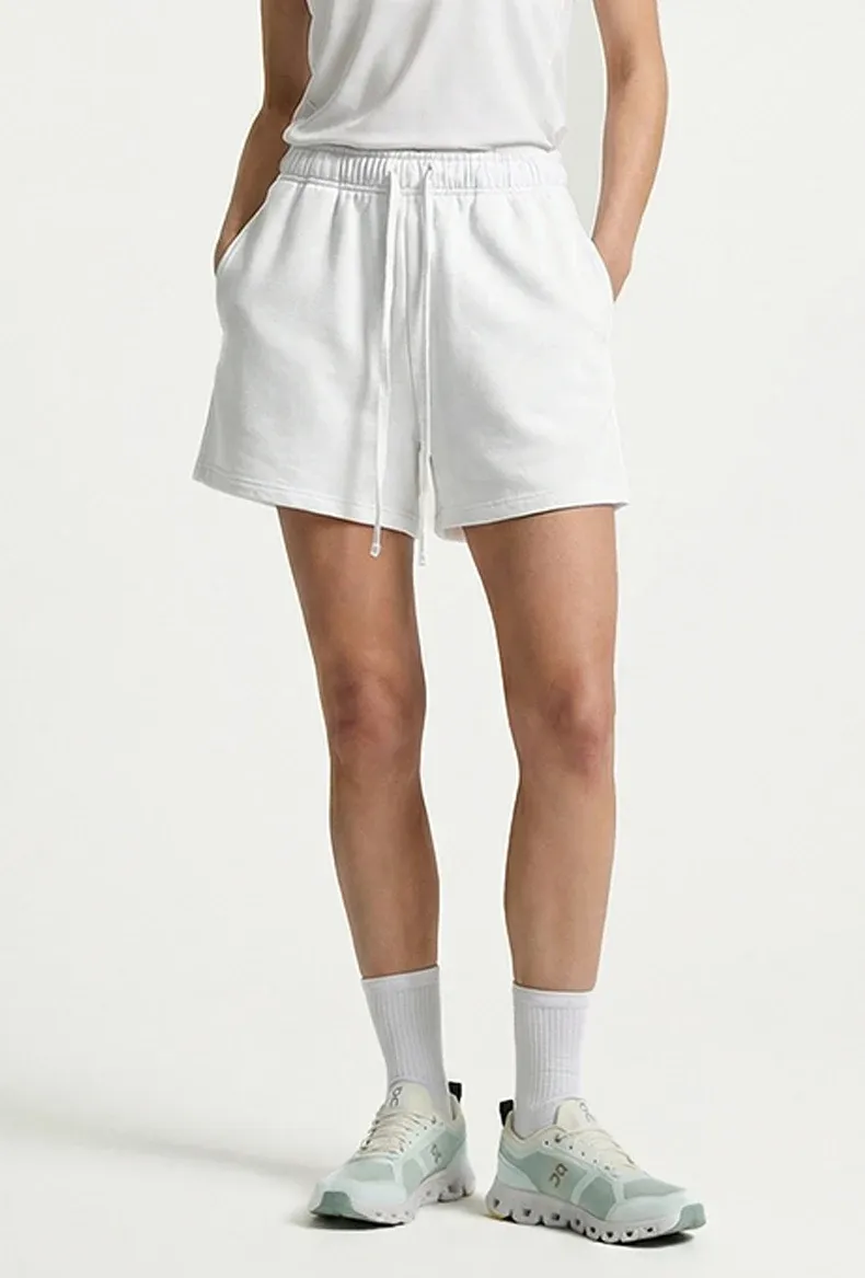 425G Heavyweight Shorts on model, image 3